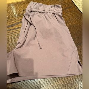 NWOT lululemon Cinchable Waist High-Rise Woven Short 3.5" size XS